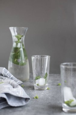 Cam Kavanoz soğuk limonata ile