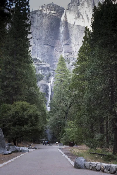 Beautiful Yosemite Falls — Stock Photo, Image