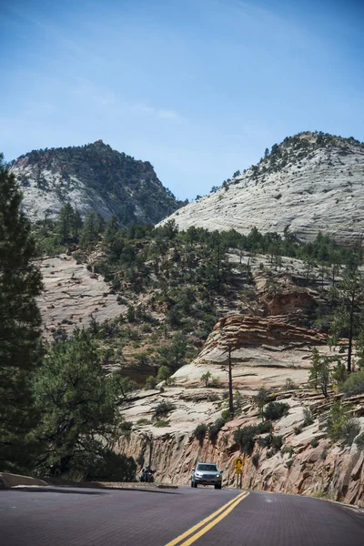 Araba Yolda Için Zion National Park Yakınındaki Springdale Utah Amerika — Stok fotoğraf