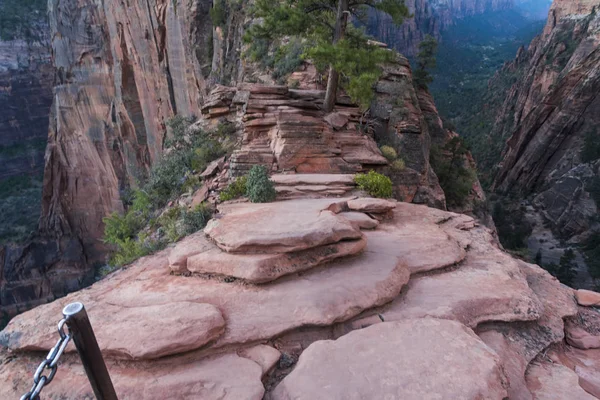 Angels Landing Hiking Trail — Stock Photo, Image