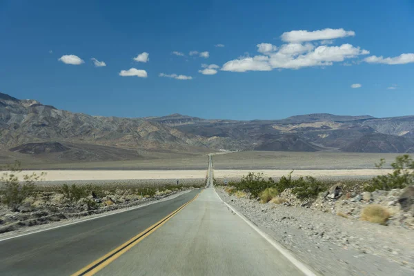 Road throught Death Valley — Stock Photo, Image