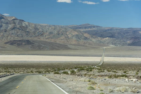 Road throught Death Valley — Stock Photo, Image