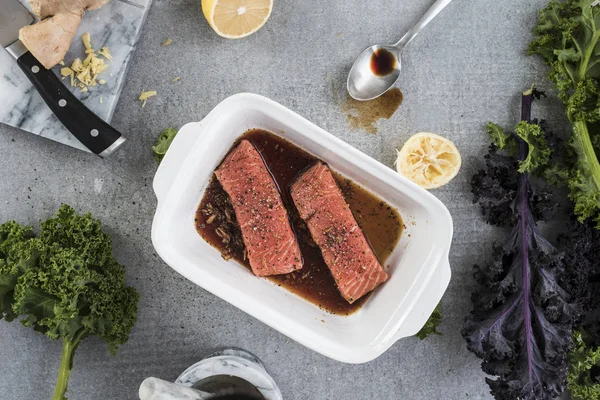 Soy Salmon with Kale — Stock Photo, Image