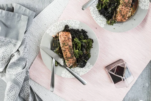 Soy Salmon with Kale — Stock Photo, Image