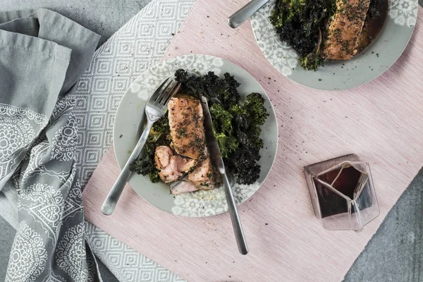 Soy Salmon with Kale — Stock Photo, Image