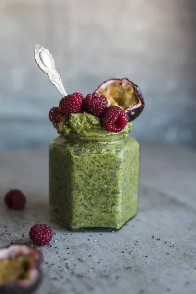 Grön spenat smoothie — Stockfoto