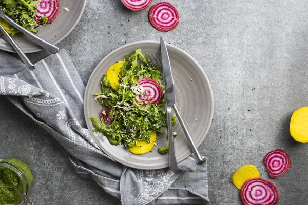 Groene rode bieten salade — Stockfoto