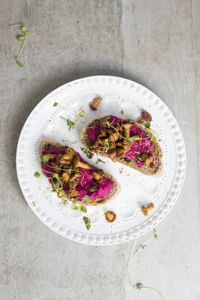 Beetroot Hummus Delicious Wild Mushrooms Sandwiches — Stock Photo, Image