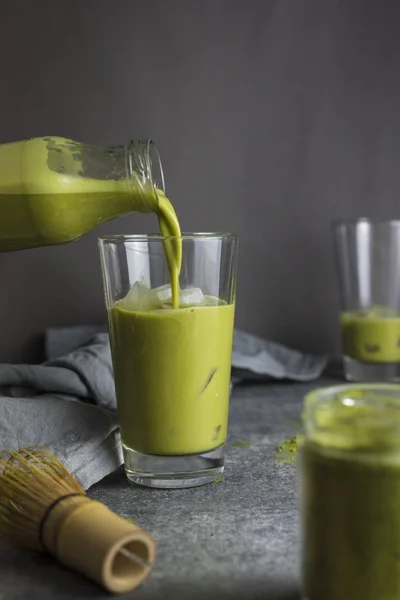 Pouring Green Matcha Tea Glass Table — Stock Photo, Image