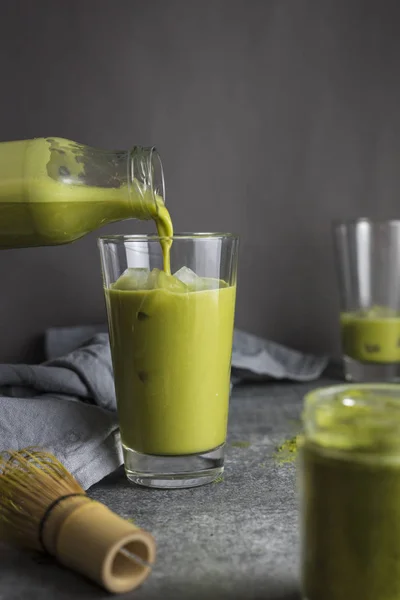 Pouring Green Matcha Tea Glass Table — Stock Photo, Image