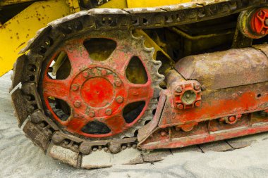 Ayrıntı paslı caterpillar traktör parça 