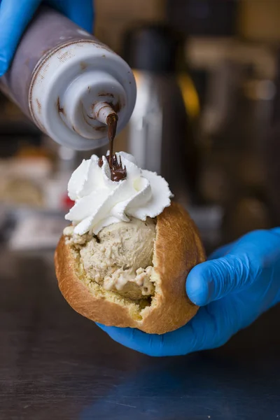 İtalyan dondurma zanaat hazırlık — Stok fotoğraf