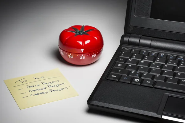 Minuterie de cuisine pour cuisiner et travailler de manière productive . — Photo