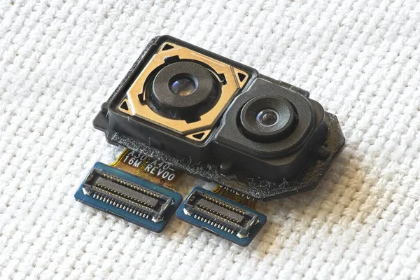 Makro Detail Dvou Kamerových Systémů Mobilních Telefonů Odkrytými Elektronickými Dráty — Stock fotografie