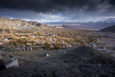 Leh şehir, Kuzey Hindistan bulunan Ladakh sermaye. Leh saraydan görüntülendi