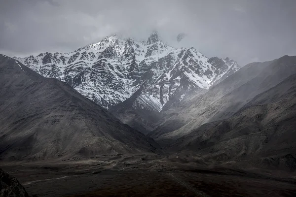 Winter landscape snow mountain with blue sky from Leh Ladakh India — Stock Photo, Image