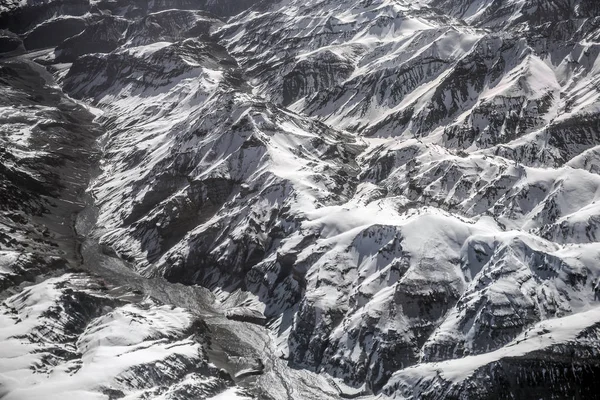 Winter sneeuw berg hoge hoek landschapsmening vanuit vliegtuig Leh Ladakh India. — Stockfoto
