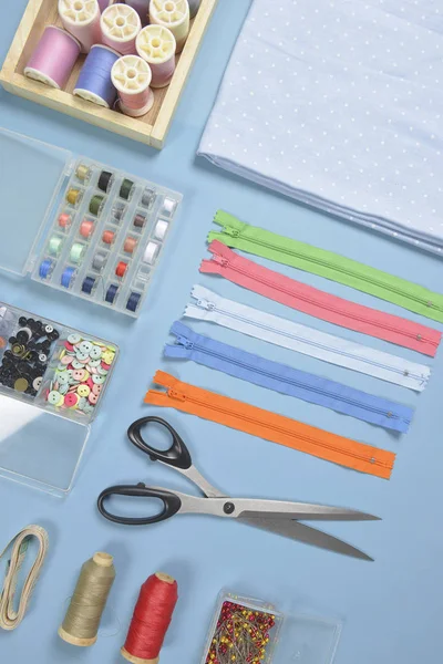 Flat lay of sewing material contains the fabrics, scissors, shir — Stock Photo, Image