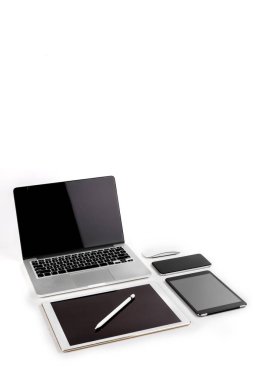 Ofis masaları ile dizüstü bilgisayar, dijital tablet, smartphone, p