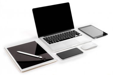 Ofis masaları ile dizüstü bilgisayar, dijital tablet, smartphone, p