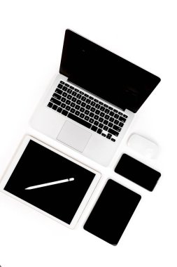 Ofis masaları ile dizüstü bilgisayar, dijital tablet, smartphone, p