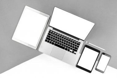 Ofis masaları ile dizüstü bilgisayar, dijital tablet, smartphone, p