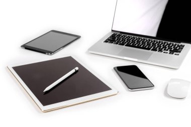 Ofis masaları ile dizüstü bilgisayar, dijital tablet, smartphone, p