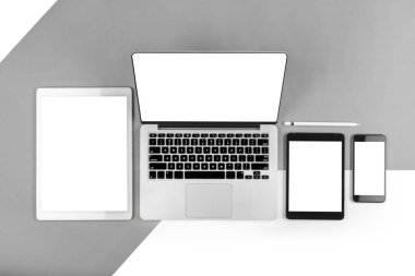 Ofis masaları ile dizüstü bilgisayar, dijital tablet, smartphone, p