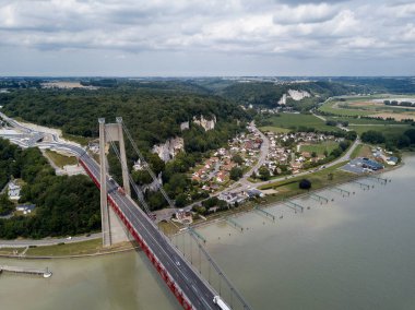 Fransa Tancarville şehrin havadan görünümü