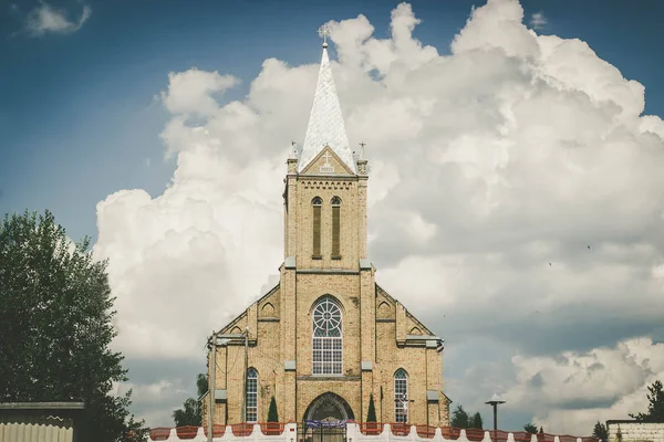 Minsk bir yolda eski kilise