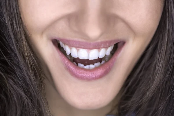 Макро фото женских зубов — стоковое фото
