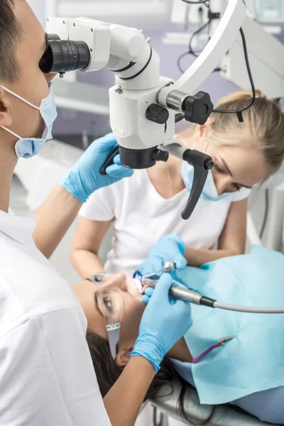 Girl at dentists office — Stock Photo, Image
