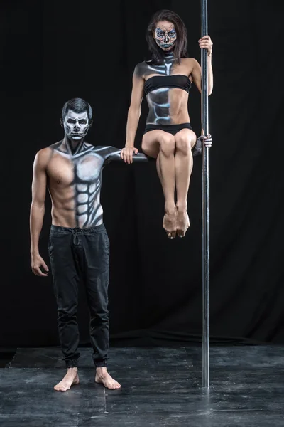 Couple of dancers with body-art — ストック写真