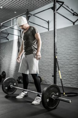 CrossFit egzersiz halter ile mans