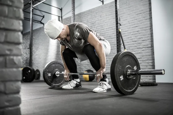 Mans crossfit treino com barra — Fotografia de Stock