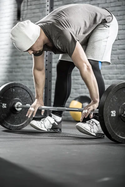 Mans crossfit treino com barra — Fotografia de Stock