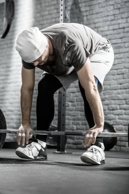 CrossFit egzersiz halter ile mans