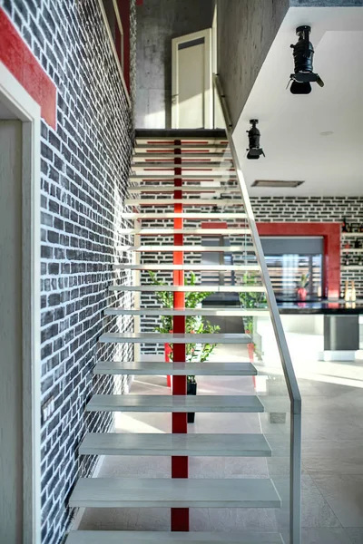 Escalier élégant dans l'intérieur moderne — Photo