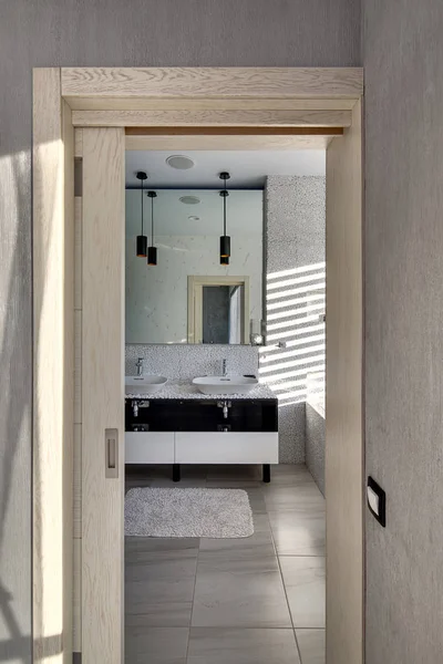 在现代风格的浴室 — 图库照片