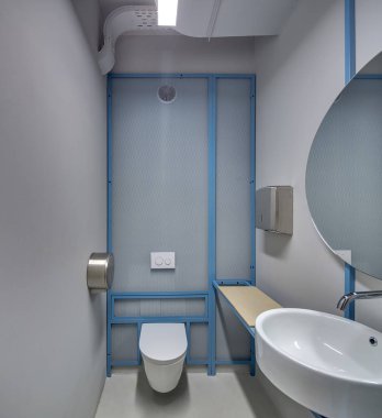 Çatı katı tarzında tuvalet