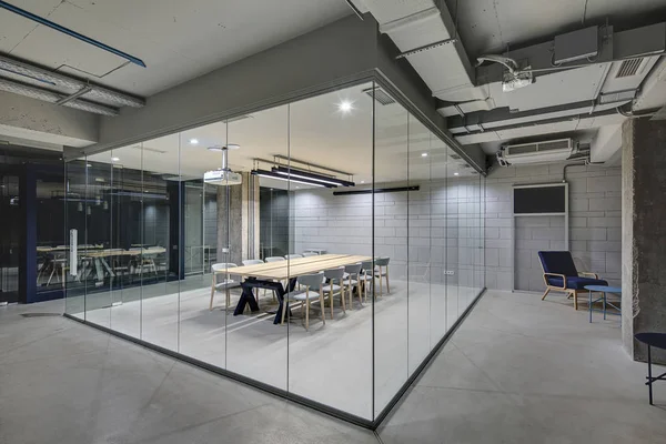 Świecące office w stylu loft — Zdjęcie stockowe