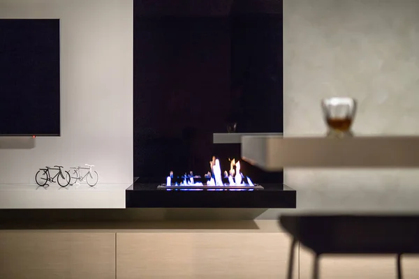 Burning fireplace in modern interior — Stock Photo, Image
