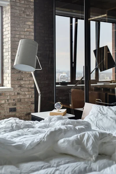 Schlafzimmer im Loft-Stil — Stockfoto