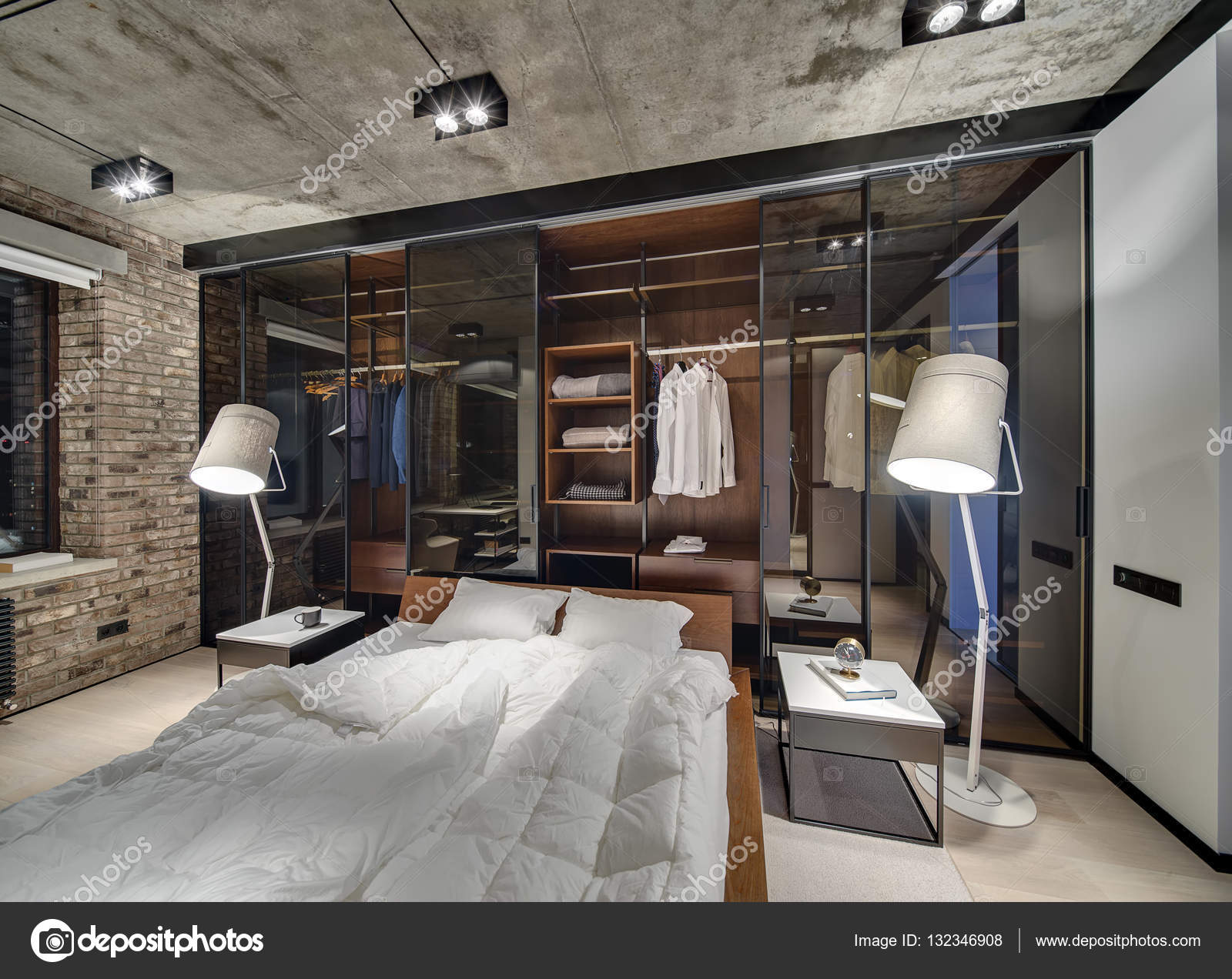 Dormitorio en estilo loft — Foto de stock © bezikus #132346908