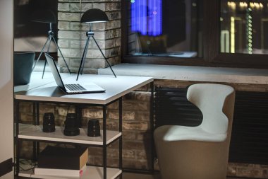 Çatı katı tarzında iç