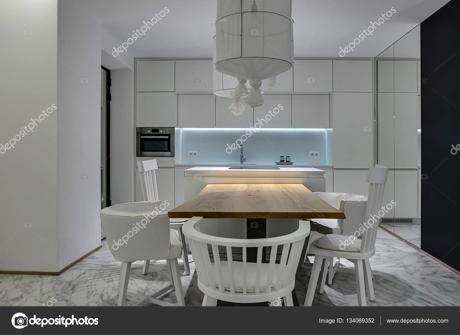 Cozinha Em Estilo Moderno Stock Photo Bezikus 134069352 Cozinha Em Estilo Moderno Stock Photo Bezikus 134069352