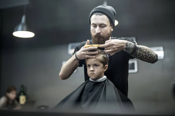 Haircut of small boy in barbershop — Stock Photo, Image