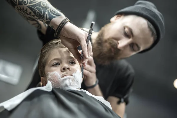 Funny afeitado de niño — Foto de Stock