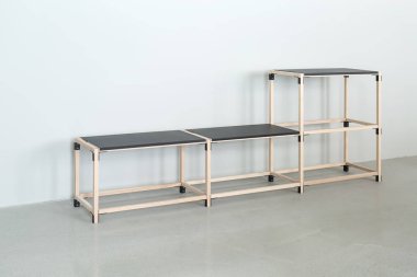 Siyah tablaları sahip Ahşap yapı