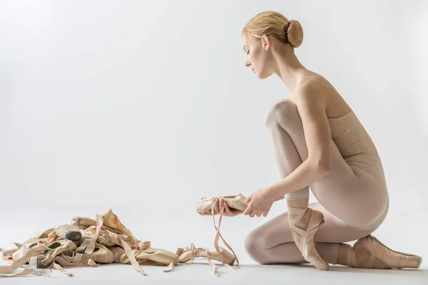 Ballerina mit vielen Spitzenschuhen — Stockfoto